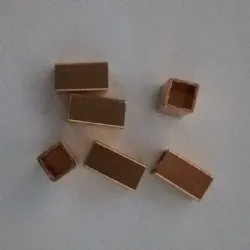 tubo para montagem de bijuterias 07mm quadrado reto alum�nio dourado 100 pe�as